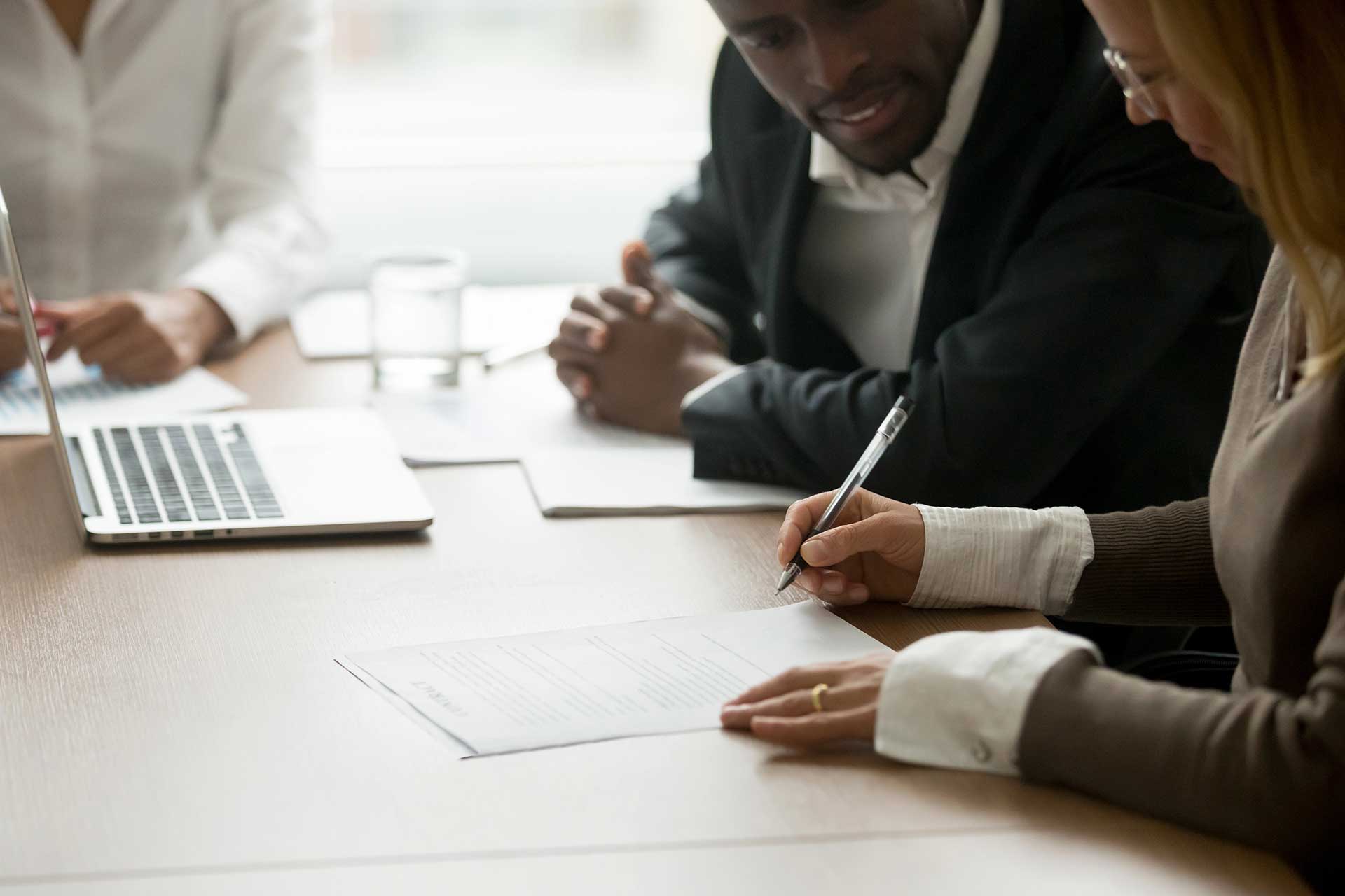 People discussing business insurance in Houston